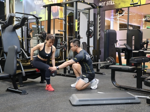 Khu cử tạ và cardio